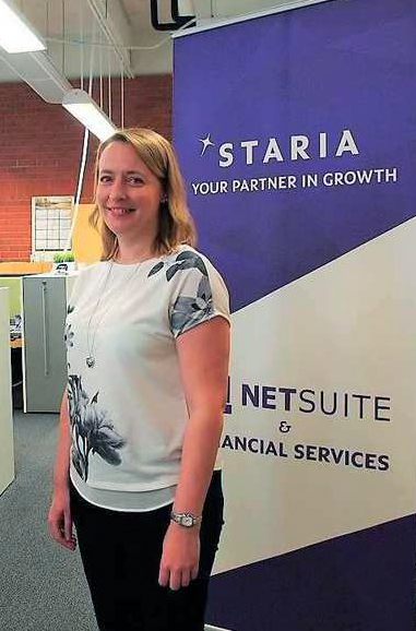 Staria Oy:n kirjanpitäjä Satu Kaipio sanoo riittävän pitkän työharjoittelun yhdistävän työntekijää ja mahdollista tulevaa työnantajaa. Staria Oy:n kirjanpitäjä Satu Kaipio sanoo riittävän pitkän työharjoittelun yhdistävän työntekijää ja mahdollista tulevaa työnantajaa.